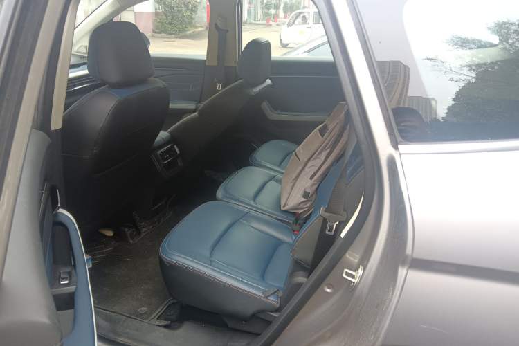 Used Livan 9 2023 470 km Leading Edition Left Rear Seat