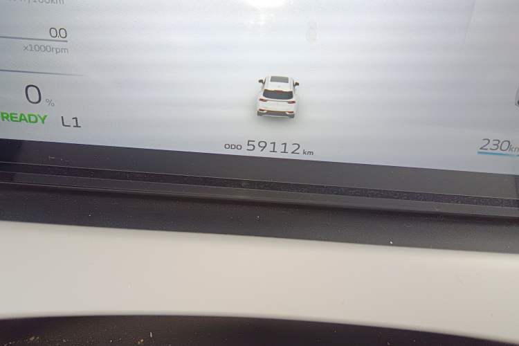 Used Livan 9 2023 470 km Leading Edition Odometer Close Up