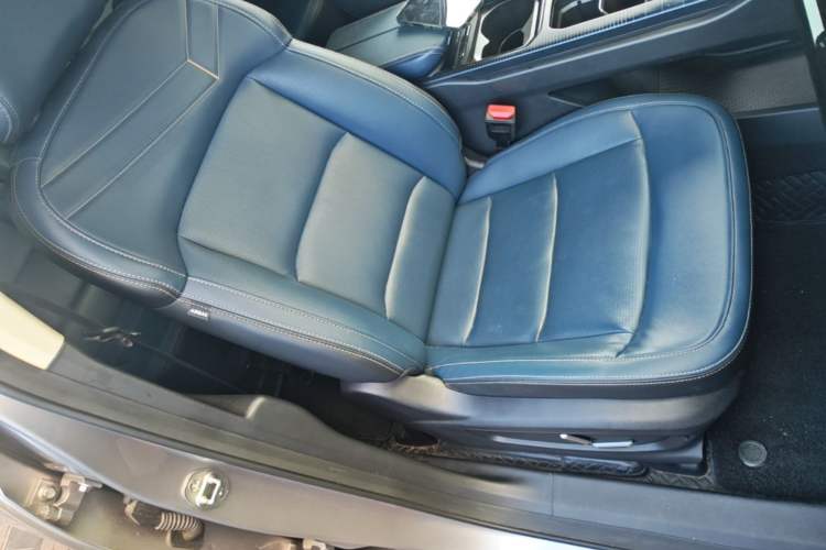 Used Livan 9 2023 470 km Leading Edition Right Front Seat