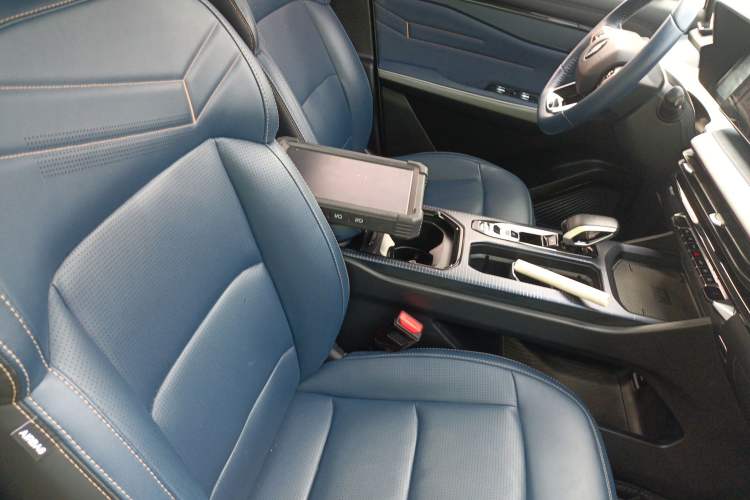 Used Livan 9 2023 470 km Leading Edition Right Front Seat