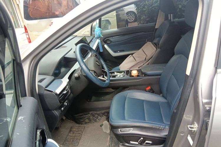 Used Livan 9 2023 470 km Leading Edition Right Front Seat