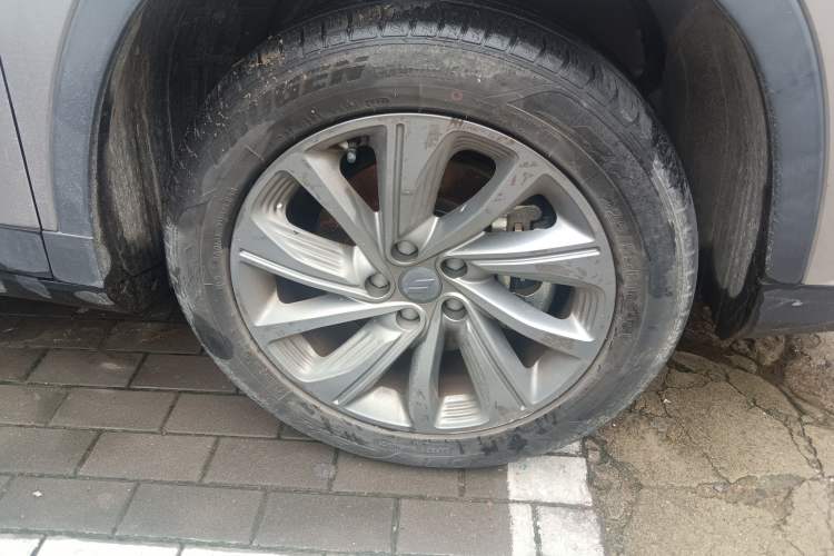 Used Livan 9 2023 470 km Leading Edition Right Front Wheel Hub