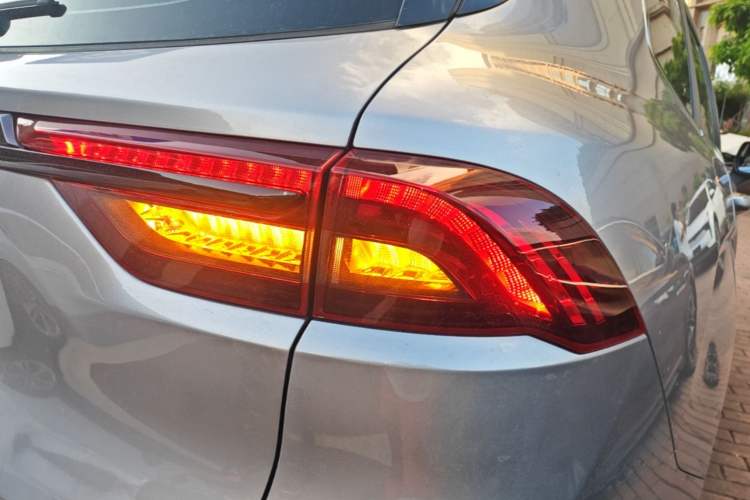 Used Livan 9 2023 470 km Leading Edition Right Rear Taillight