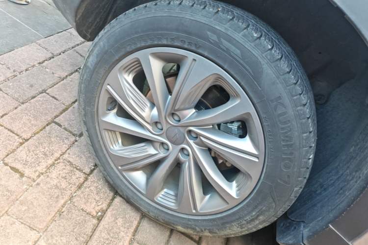 Used Livan 9 2023 470 km Leading Edition Right Rear Wheel Hub