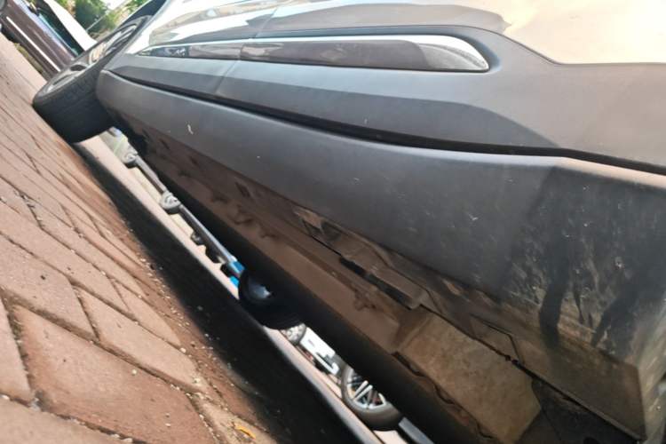 Used Livan 9 2023 470 km Leading Edition Right Side Sill