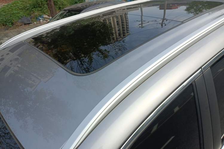 Used Livan 9 2023 470 km Leading Edition Roof