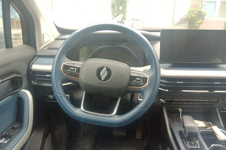 Used Livan 9 2023 470 km Leading Edition Steering Wheel