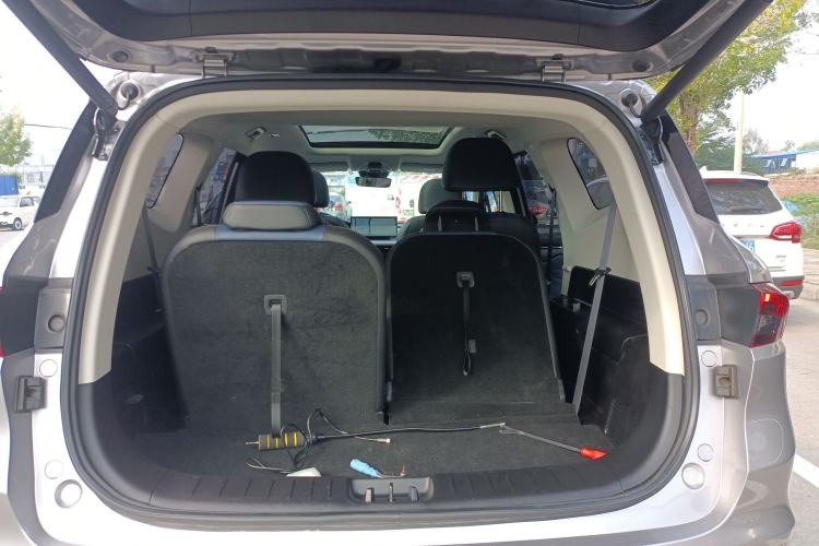Used Livan 9 2023 470 km Leading Edition Trunk