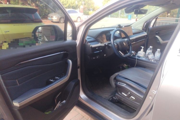 Used Livan 9 2023 470 km Founder Edition Driver Seat