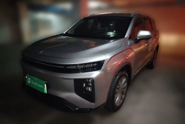 Used Livan 9 2023 470 km Leading Edition