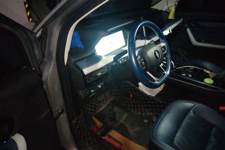 Used Livan 9 2023 470 km Leading Edition Driver Seat