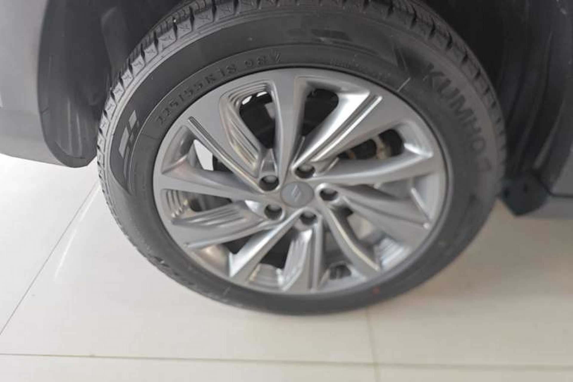 Used Livan 9 2023 470 km Executive Version Exterior 5