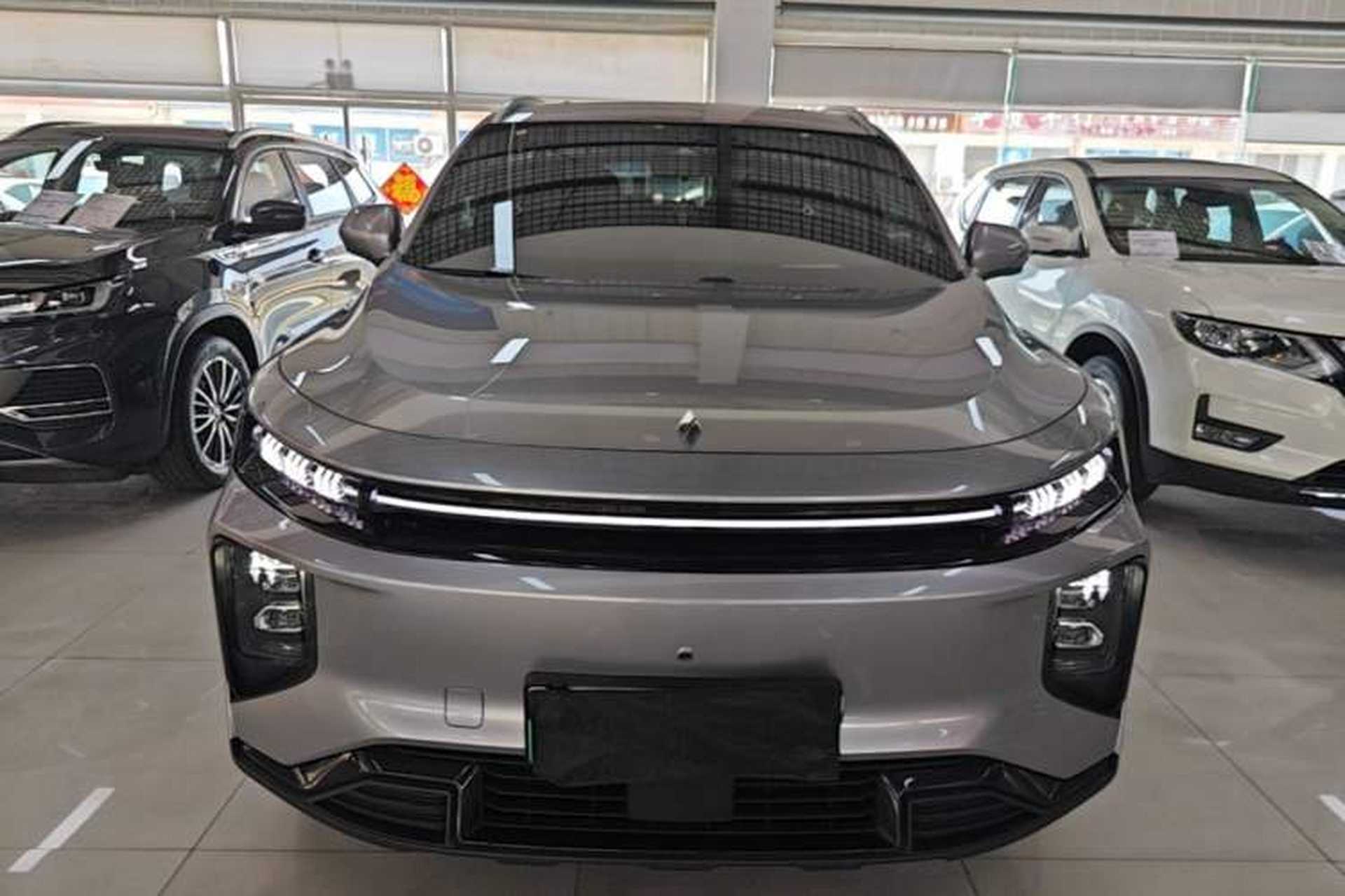 Used Livan 9 2023 470 km Executive Version Front