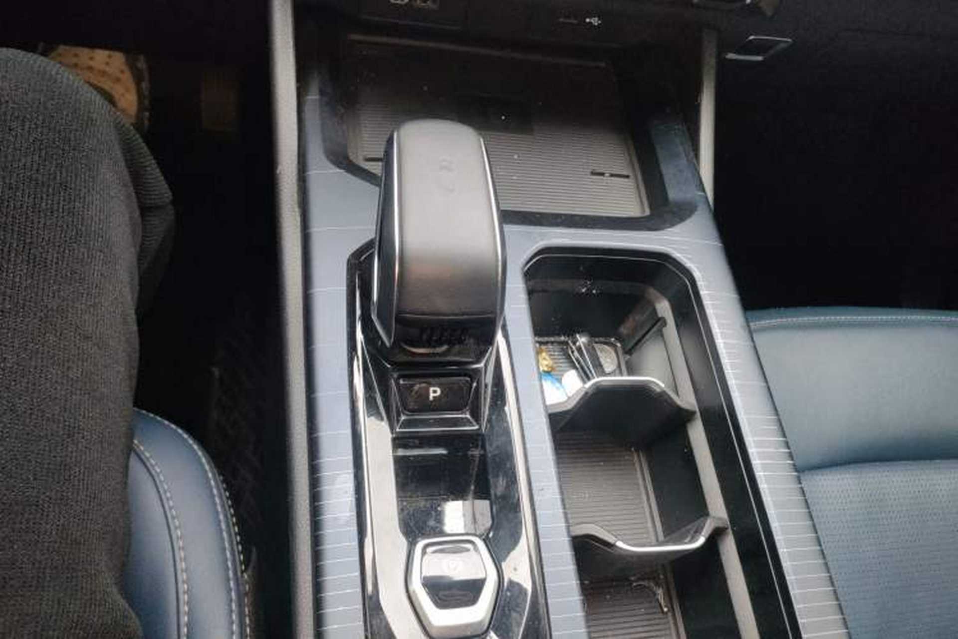 Used Livan 9 2023 470 km Leading Edition Gear Lever