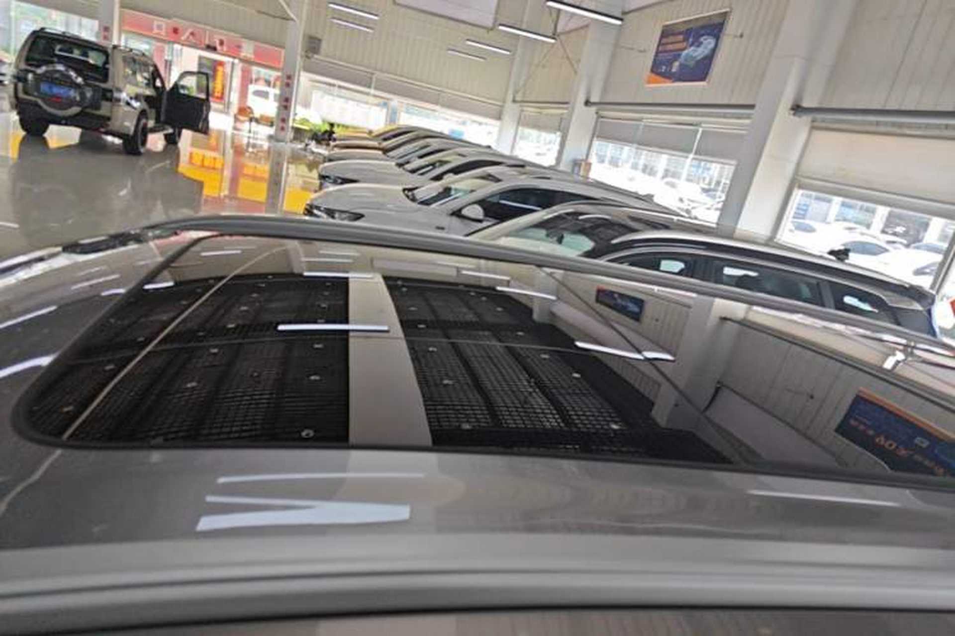 Used Livan 9 2023 470 km Executive Version Roof