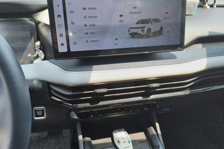 Used Livan 9 2023 470 km Leading Edition Audio And AC Panel