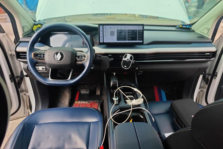 Used Livan 9 2023 470 km Founder Edition Center Console