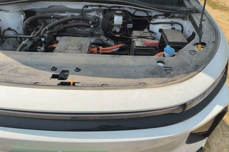 Used Livan 9 2023 470 km Leading Edition Engine Bay Left