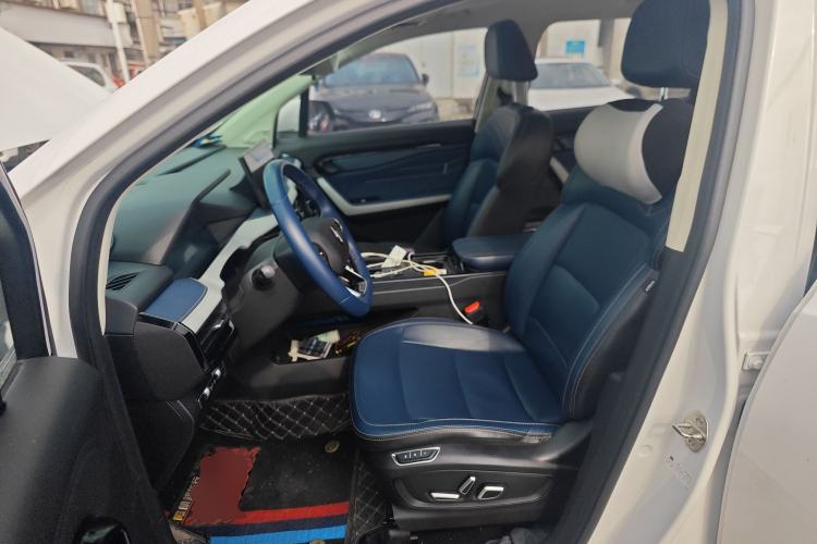 Used Livan 9 2023 470 km Founder Edition Left Front Seat