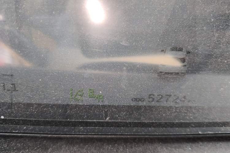 Used Livan 9 2023 470 km Leading Edition Odometer Close Up