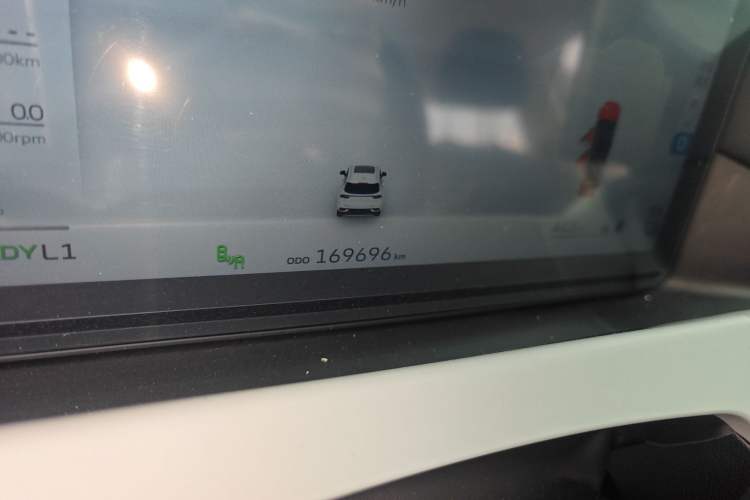 Used Livan 9 2023 470 km Founder Edition Odometer Close Up