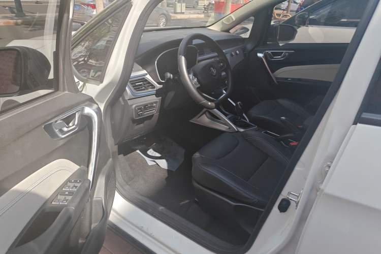 Used Livan Maple 30X 2020 Smart Drive Edition Interior 2