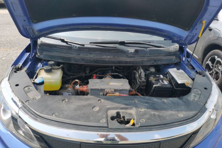 Used Livan Maple 30X 2020 Style Edition Engine Bay