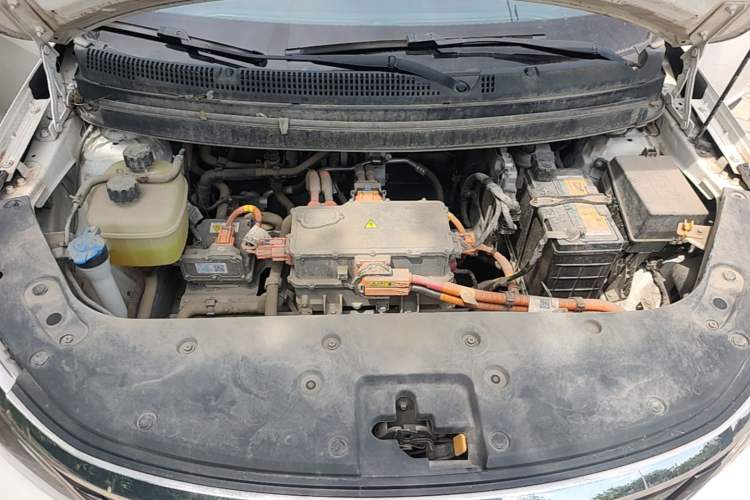 Used Livan Maple 30X 2020 Style Edition Engine Bay