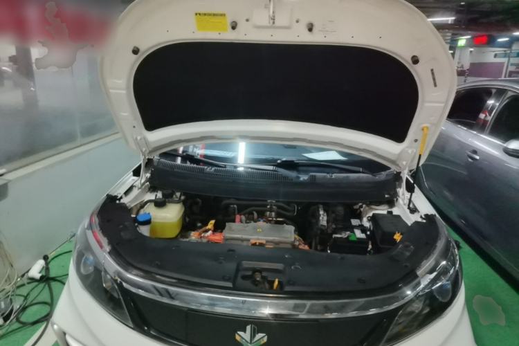 Used Livan Maple 30X 2020 Style Edition Engine Bay