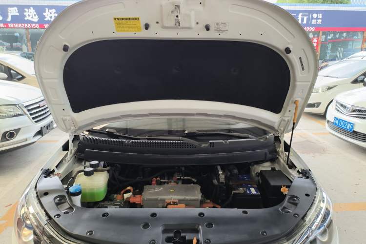 Used Livan Maple 30X 2020 Style Edition Engine Bay