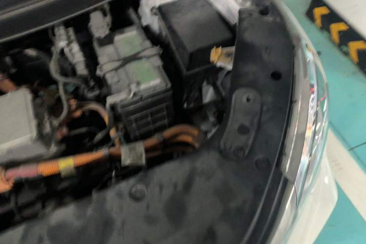 Used Livan Maple 30X 2020 Style Edition Engine Bay Left