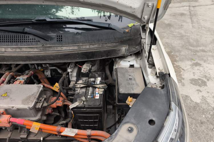Used Livan Maple 30X 2020 Style Edition Engine Bay Left