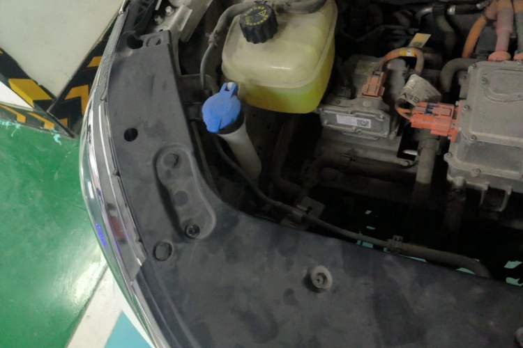 Used Livan Maple 30X 2020 Style Edition Engine Bay Right