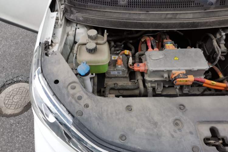 Used Livan Maple 30X 2020 Style Edition Engine Bay Right