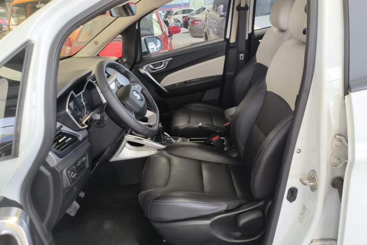 Used Livan Maple 30X 2020 Style Edition Left Front Seat