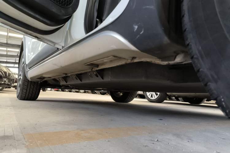 Used Livan Maple 30X 2020 Style Edition Left Side Sill