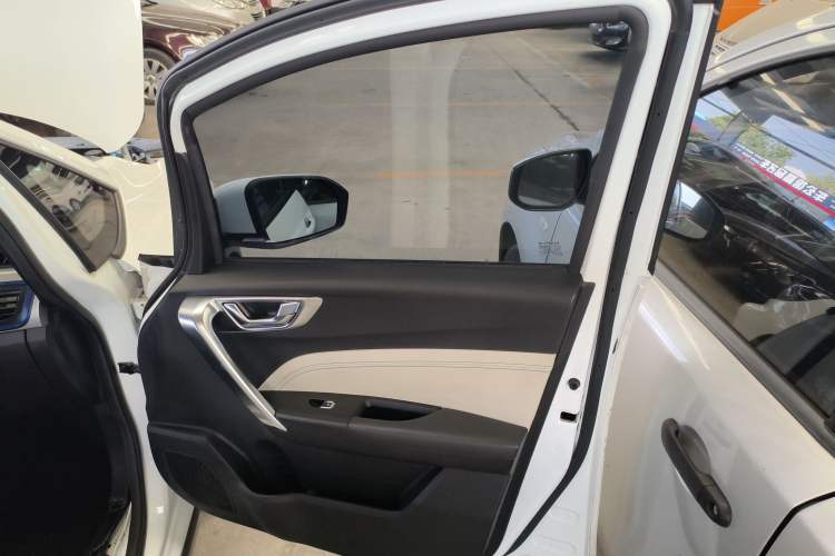 Used Livan Maple 30X 2020 Style Edition Right Front Door Interior