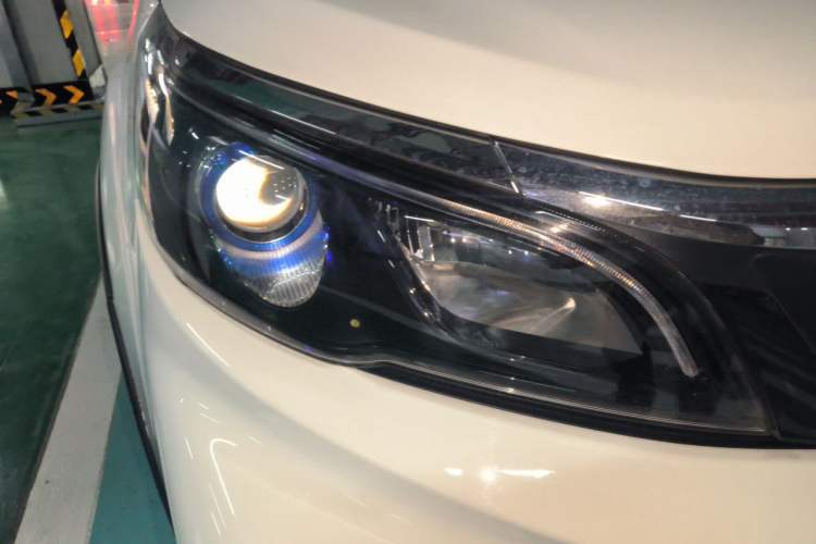 Used Livan Maple 30X 2020 Style Edition Right Front Headlight