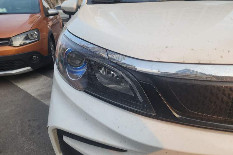 Used Livan Maple 30X 2020 Travel Edition Right Front Headlight
