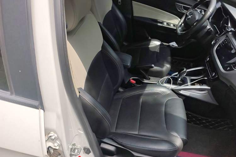 Used Livan Maple 30X 2020 Style Edition Right Front Seat
