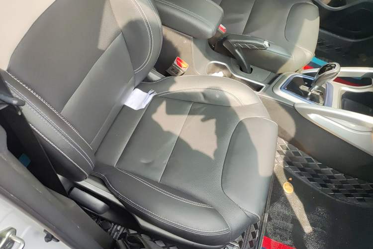 Used Livan Maple 30X 2020 Style Edition Right Front Seat