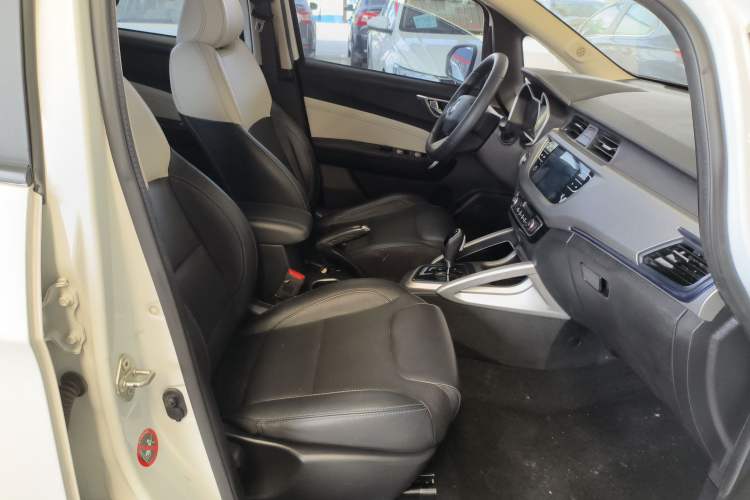 Used Livan Maple 30X 2020 Style Edition Right Front Seat