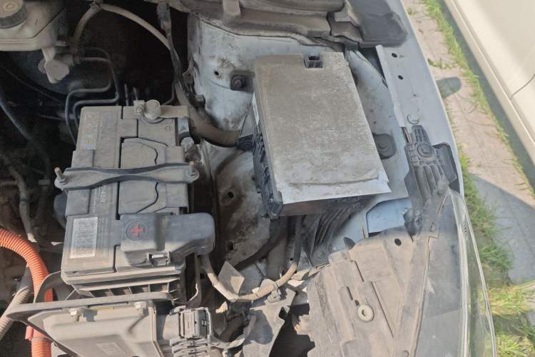 Used Livan Maple 60s 2022 Easy-to-Replace Version Lithium Iron Phosphate Engine Bay Left