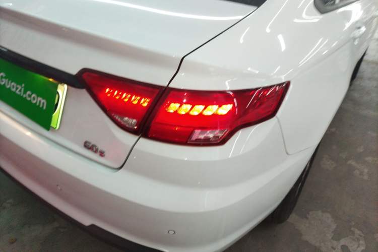 Used Livan Maple 60s 2022 Revised Version Easy-Drive Edition Lithium-Ion Right Rear Taillight