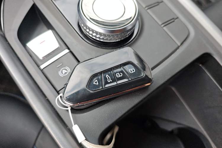 Used Livan Maple 60s 2022 Revised Edition Easy-Drive Version Lithium Iron Phosphate Vehicle Key