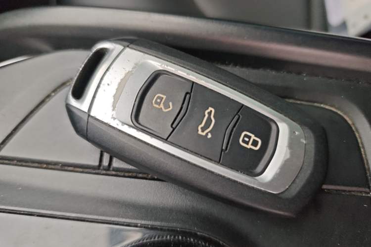 Used Livan Maple 60s 2022 Easy-to-Replace Version Lithium Iron Phosphate Vehicle Key