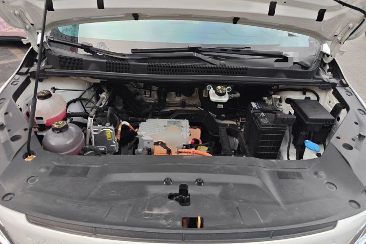 Used Livan Maple 80V 2021 Easy-to-Replace Version Lithium Ternary Engine Bay