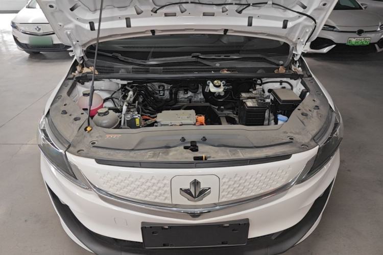 Used Livan Maple 80V 2021 Youtong Edition Ternary Lithium Engine Bay