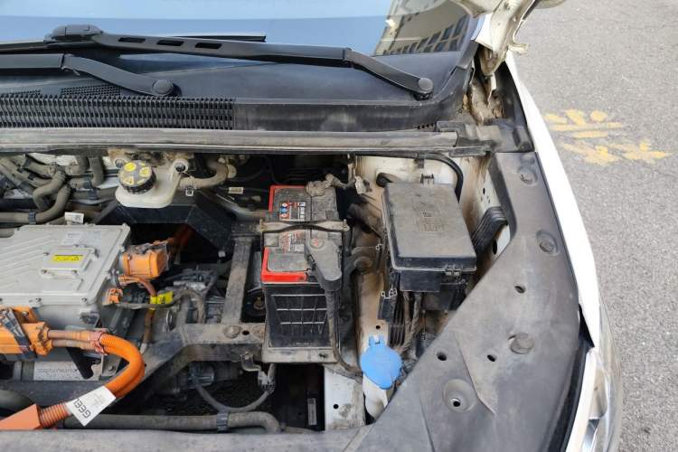 Used Livan Maple 80V 2021 Easy-to-Replace Version Lithium Ternary Engine Bay Left