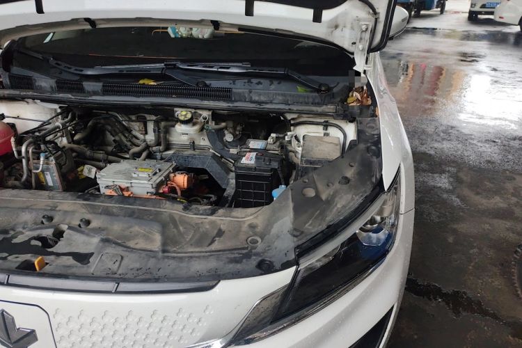 Used Livan Maple 80V 2021 Easy-to-Replace Version Lithium Iron Phosphate Engine Bay Left